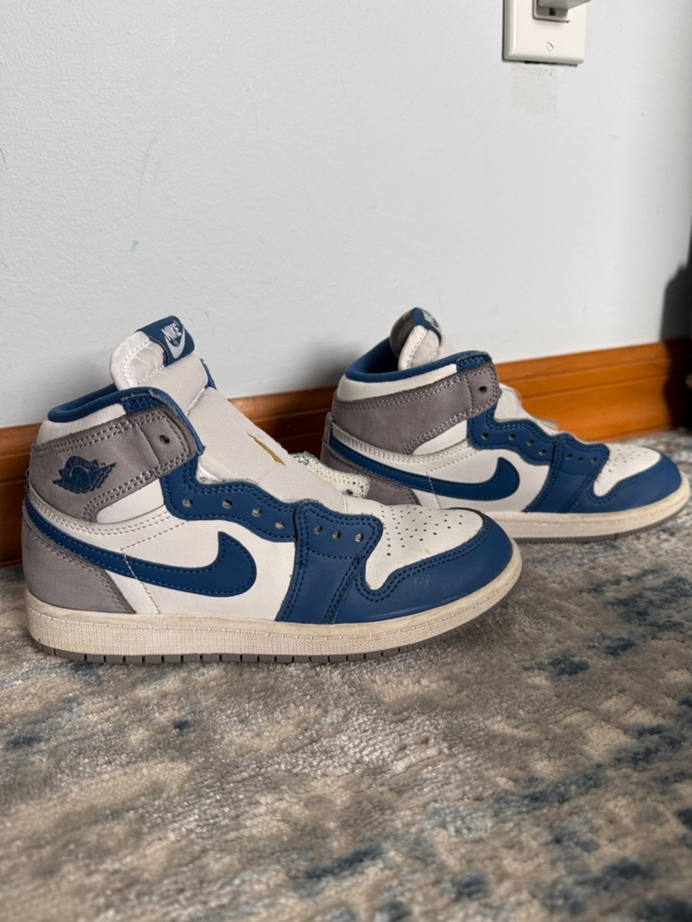 Nike Air Jordan 1 Mid in Blue, White & Gray